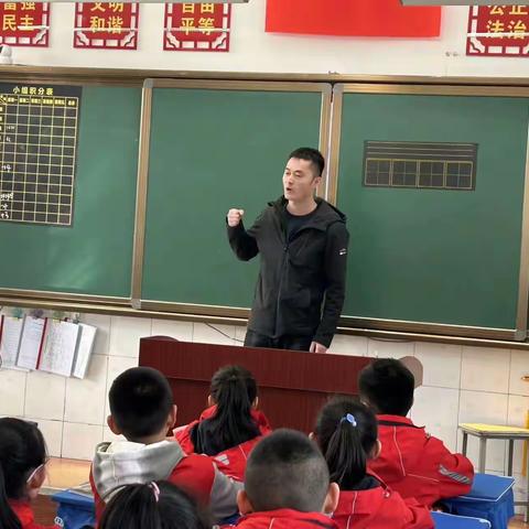 「家校共育」爱护眼睛，保护视力 	——实验小学三年级六班外聘辅导员进课堂