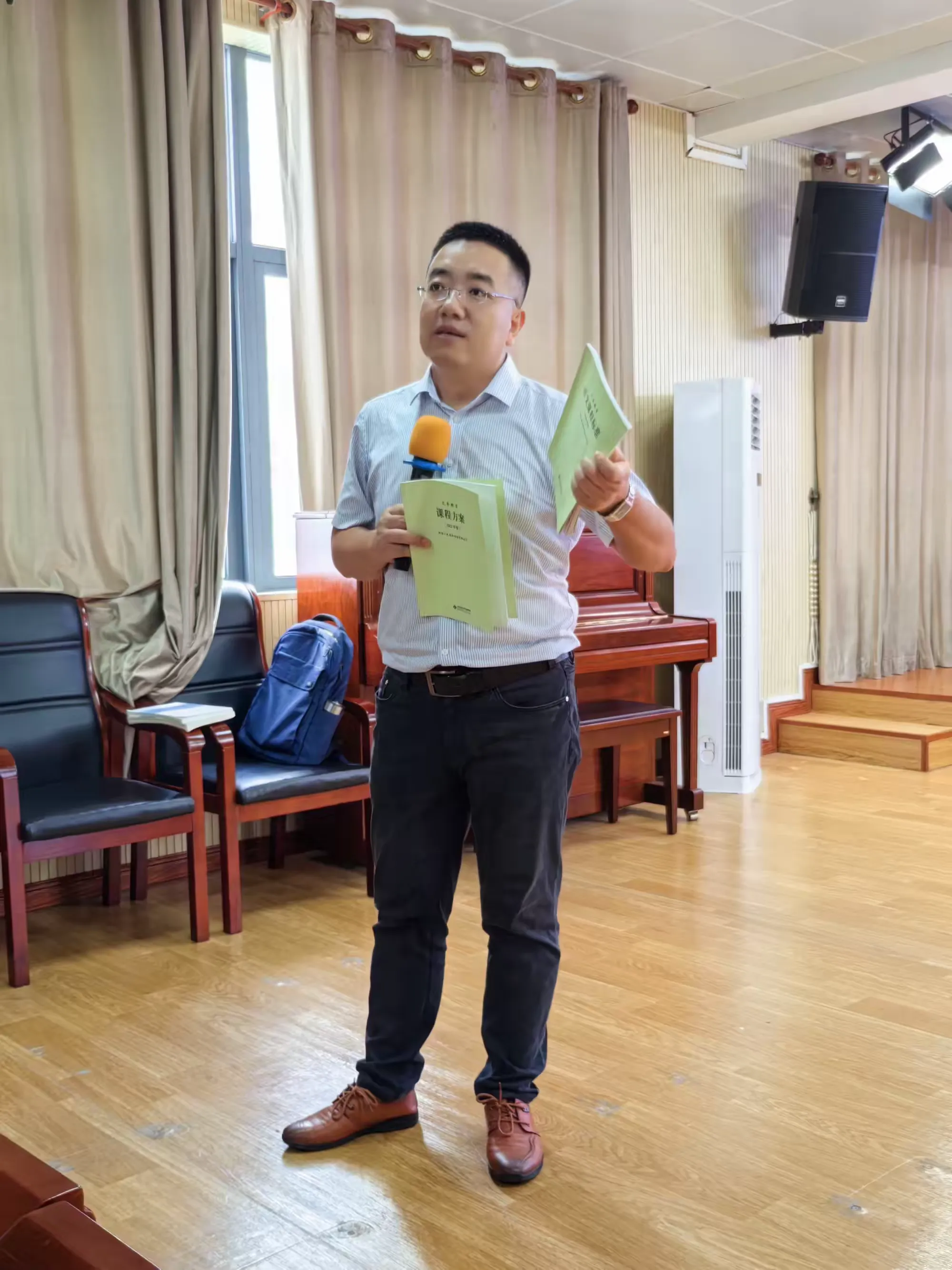 简篇-聚焦新课标,共向新未来——海口市龙华区中学语文暑期培训活动纪实