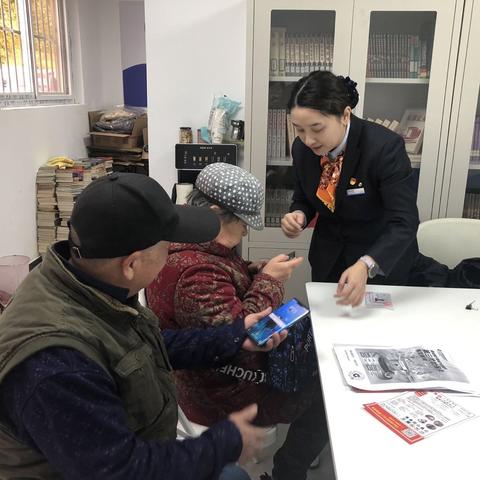 贴心服务 延静寺社区为退休老人集中申办第三代社保卡