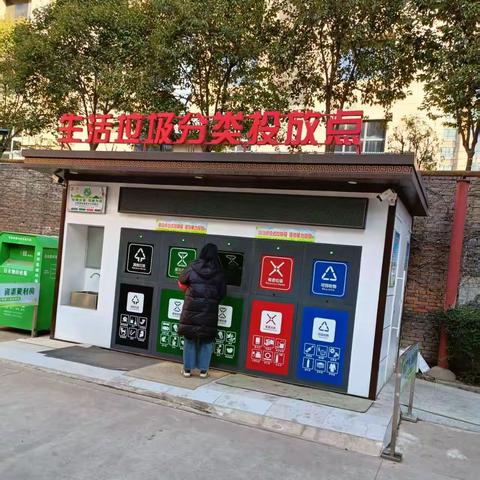 经九路社区垃圾分类志愿者服务队深入辖区院落督导检查垃圾分类工作