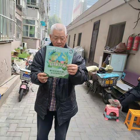 经九路社区垃圾分类志愿者服务队 	深入辖区院落宣传垃圾分类知识