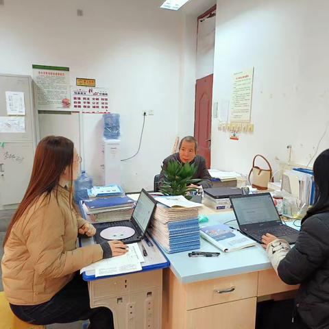 高二政治备课组活动记录