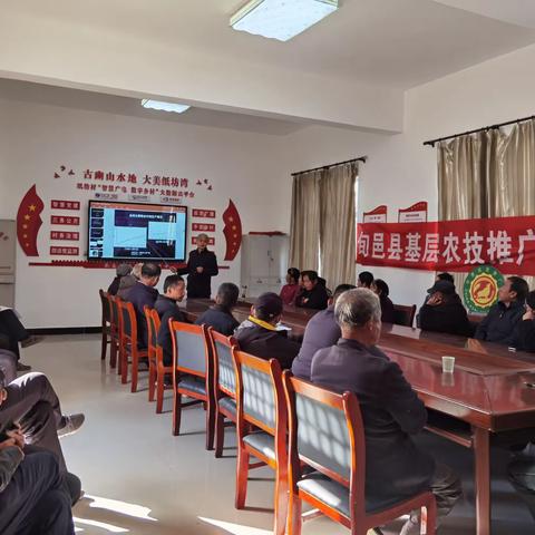 农技培训下乡  服务基层群众