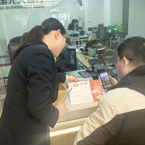 “反诈宣传，客户经理在行动”——中国光大银行郑州东风支行反诈宣传活动