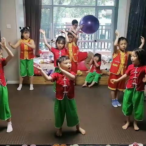 童学馆2023年六一汇演邀请函