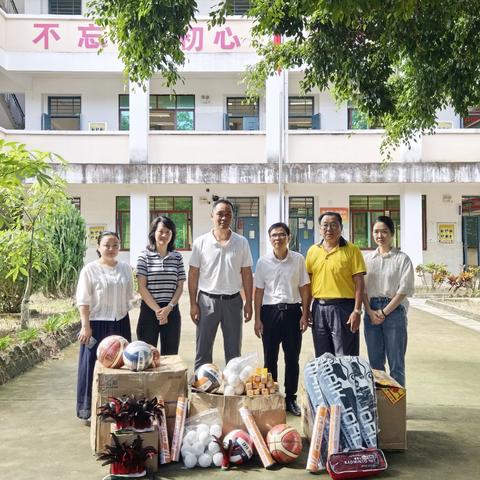 致公党儋州市基层委员会到南丰镇尖岭村小学开展2025年教师节慰问活动