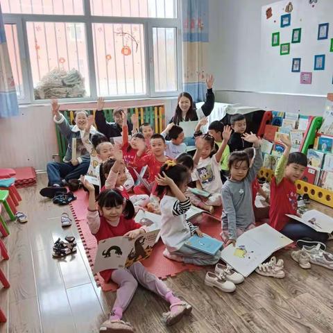 红宝石街道华通社区携手紫萱福娃开展“童心向党 共沐书香”二十大亲子阅读活动