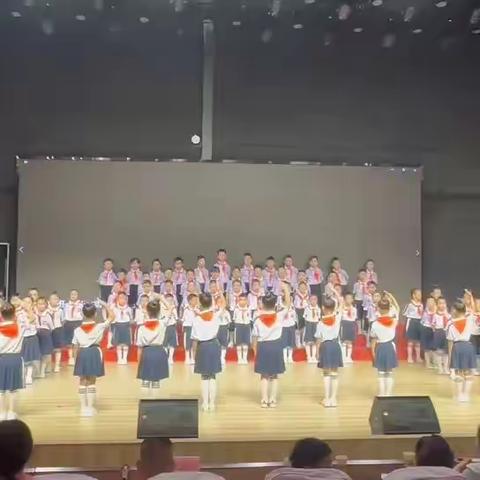 台上一分钟 台下忙匆匆——我们在小学校园里的第一个儿童节