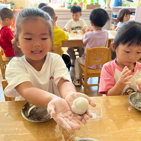 “花好月圆，趣满中秋”～路北区11幼中二班中秋节活动！