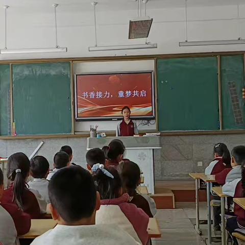 人和完小开展“书香接力，童梦共启”高年级给低年级讲故事活动