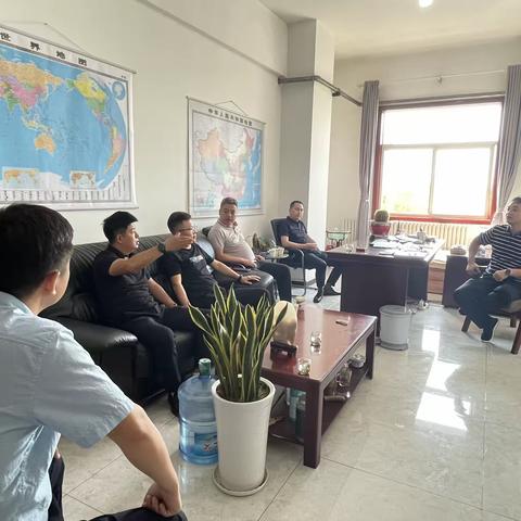 咸阳兴平市赵村镇领导干部到临渭区下邽镇观摩学习改厕经验