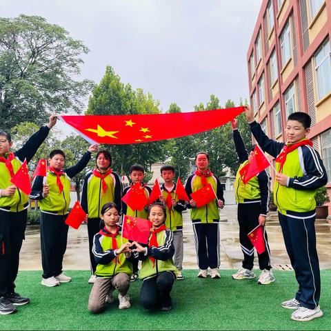 嘉祥街道凤山小学开展“聆听老兵故事，传承红色基因”慰问老兵活动