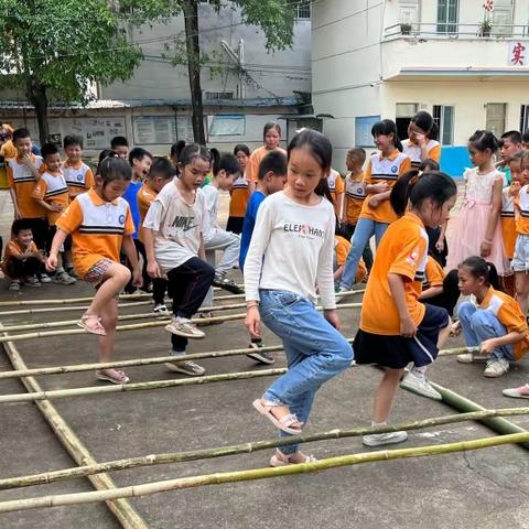 弘扬民族文化 展现八桂风采——平南街道新盆小学“壮族三月三”系列活动