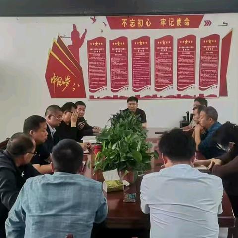 东和店镇中心校陈校长等领导到我校对“十二字方针和三项管理”等工作进行调研