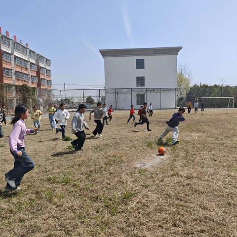 有声有色的课间活动                      ——公办寄宿制学校 桂集二小