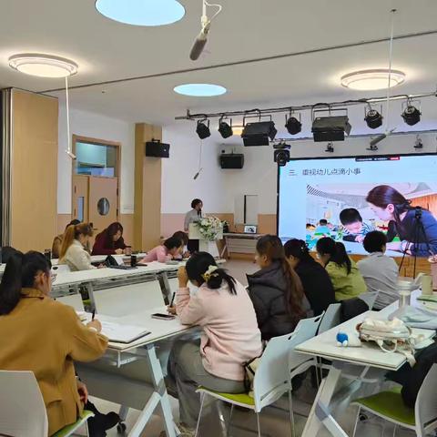 新疆军区参谋部幼儿园 跨域联动研自主 经验共享促成长 ﻿北京—新疆部队园联合教研活动