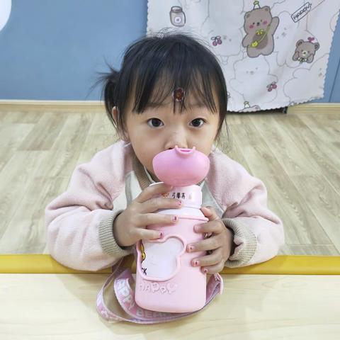 『泽馨苑幼儿园』点点班弓馨苒小朋友的成长日记📔