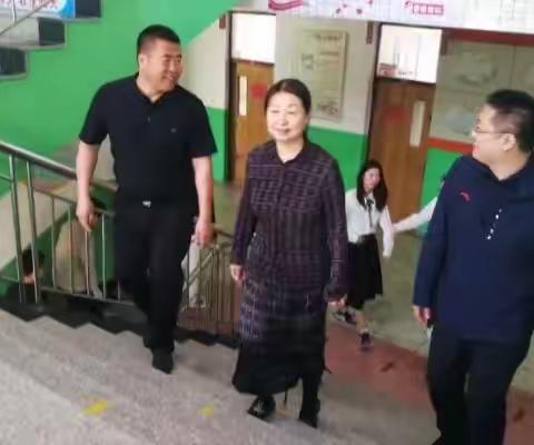 高举团旗跟党走，奉献青春创佳绩——黑城子初中迎接北票市政协、团市委、市教育局工作检查