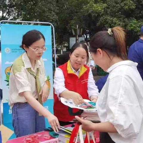 县发改局开展节能宣传活动