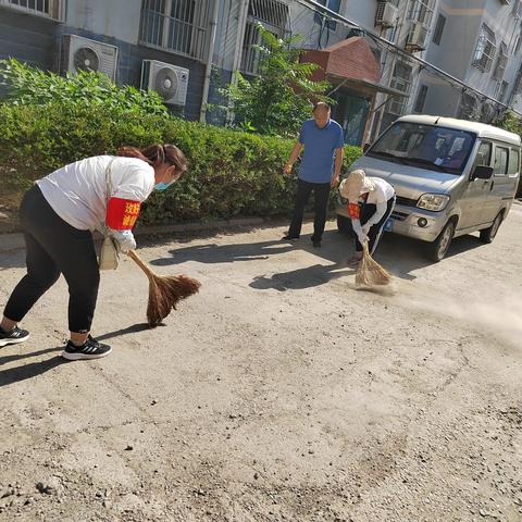 榆山街道玫城社区：补划车位线 绘制文明新画卷