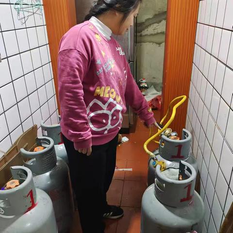 蓝天街道塔光社区组织开展岁末年初安全生产检查