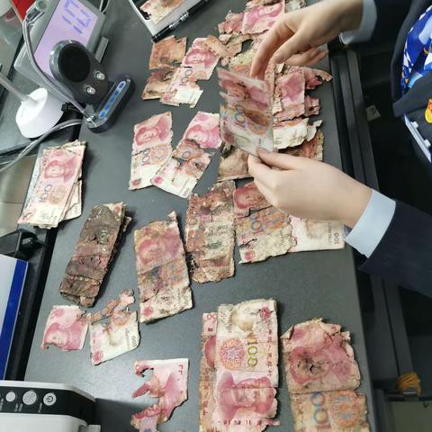 以旧换新兑残币，真情服务解民忧