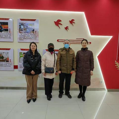 东关南街街道退役军人服务站慰问无军籍职工