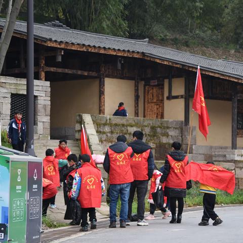 【磨子小学•德育课程】学习雷锋精神 共绘振兴画卷