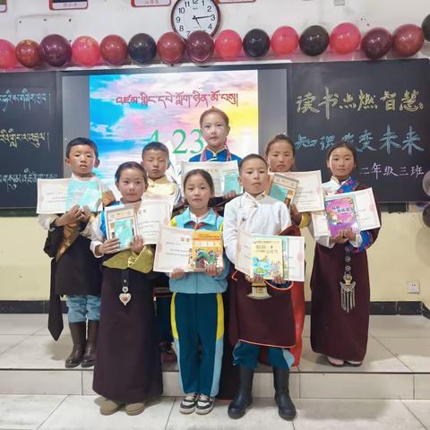 多禾茂乡寄宿制中心完全小学二年级三班开展第29个“世界读书日”主题朗诵活动。