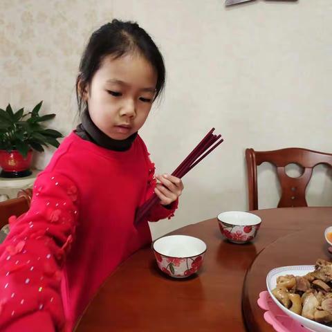 我是餐桌小帮手 双语学校 二年级五班 方泓淋