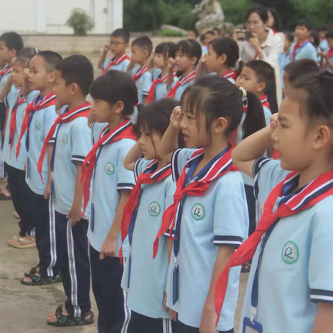 红领巾爱祖国，争做新时代好队员——板利乡民族双语学校2024年新队员入队仪式暨庆“六一”游园活动