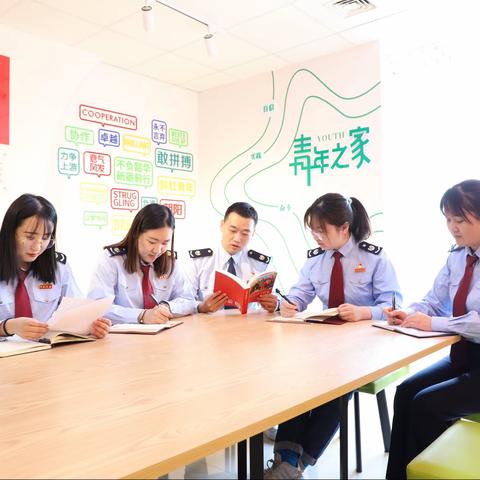 感悟《习近平走进百姓家》的力量与智慧--临河区税务局青年理论学习小组开展世界读书日主题活动