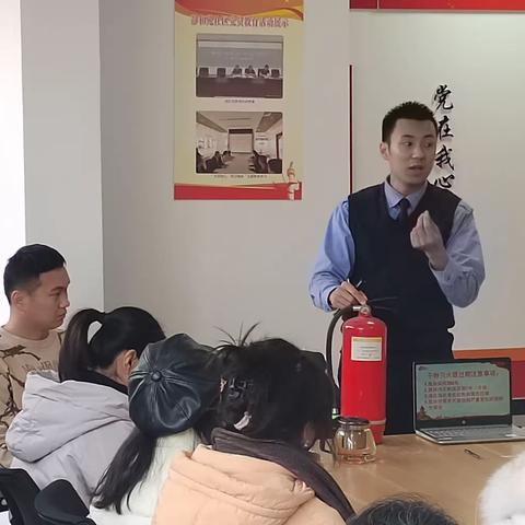 【中原办静和苑社区】开展“预防为主，防消结合”安全知识培训