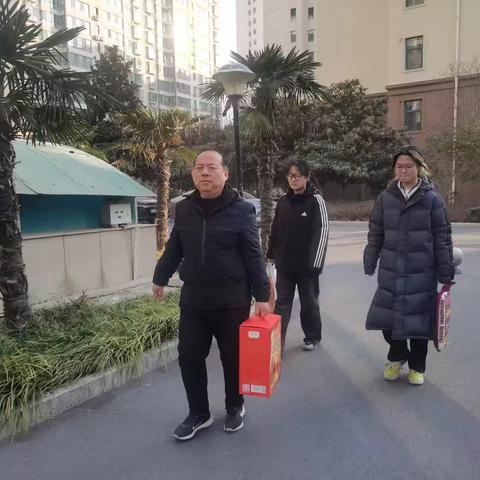 【中原办静和苑社区】春节慰问暖人心，党的关怀送到家