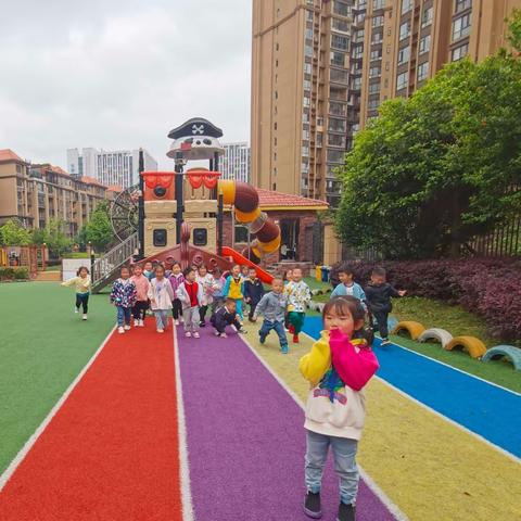 观山湖区第四十一幼儿园🎈小三班👫快乐的一周学习游戏篇❤️宝贝热线☎️0851－8221617003