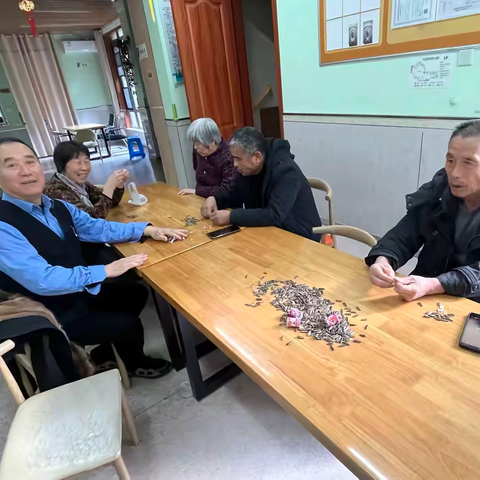 智远街道盛福百合社区日间照料中心开展“温情冬至，畅意暖聊”冬至茶话会活动