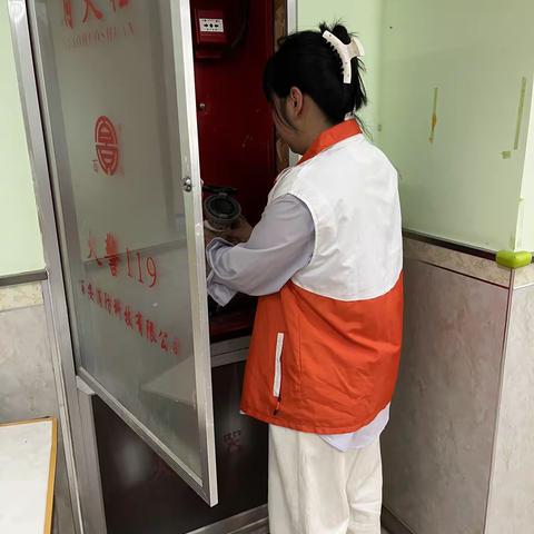 智远街道盛福百合社区日间照料中心开展消防安全检查行动