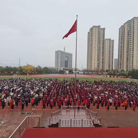 百日誓师凌云志，奋楫扬帆正当时             市七中举行中考200天誓师大会