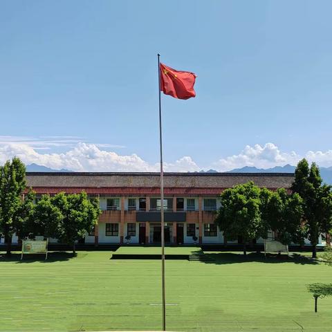 听课共交流，评课促成长——马召镇群联小学听评课活动纪实