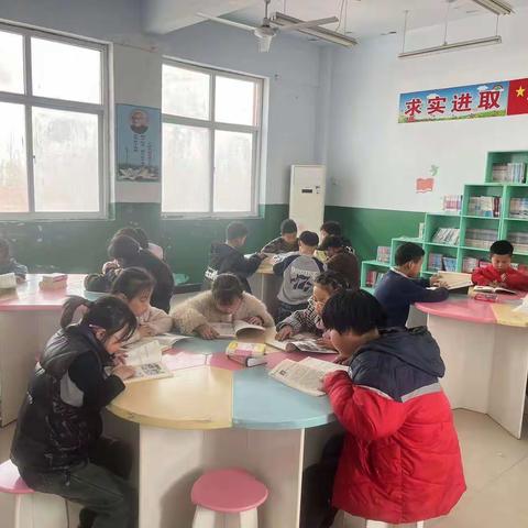 走进图书室，感受书香气——双塔学区第三中心小学图书借阅