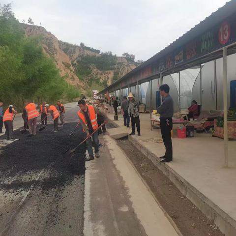 石楼公路管理段      处治路面沉陷、龟网裂等路面病害，提升路况水平。