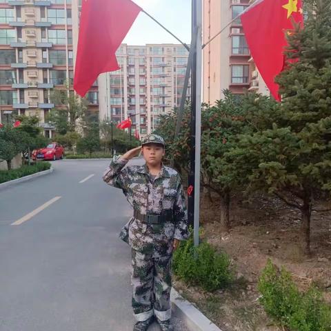 “迎中秋，庆国庆，我与国旗合个影”-四年级五班