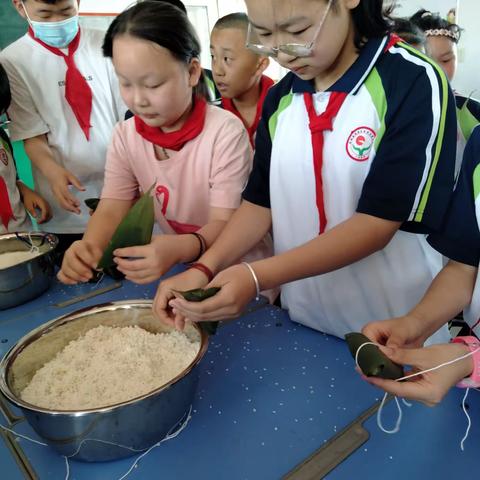 “粽叶飘香  端午安康”传统节日—— 南王昝小学