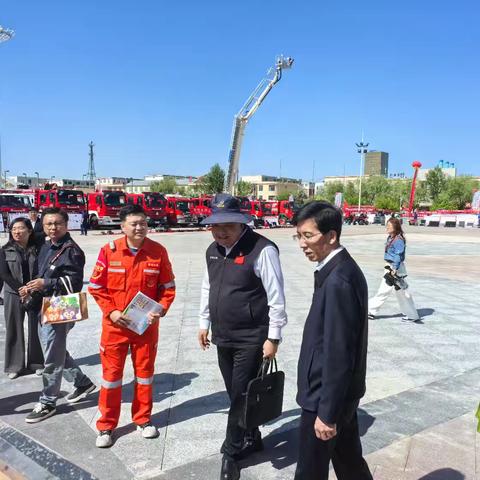 德令哈公路段开展“6·16”安全宣传咨询日活动