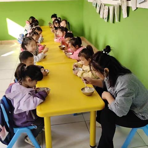 用心陪餐，用爱陪伴——兴合幼儿园园长陪餐记