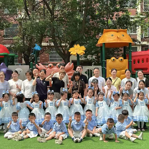 万霖花苑幼儿园小二班学期总结大会