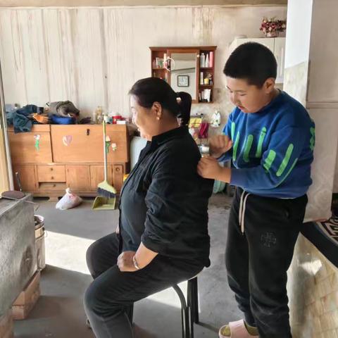 情暖重阳，爱伴成长——乌拉特后旗第三完全小学四(1)班重阳节主题实践活动