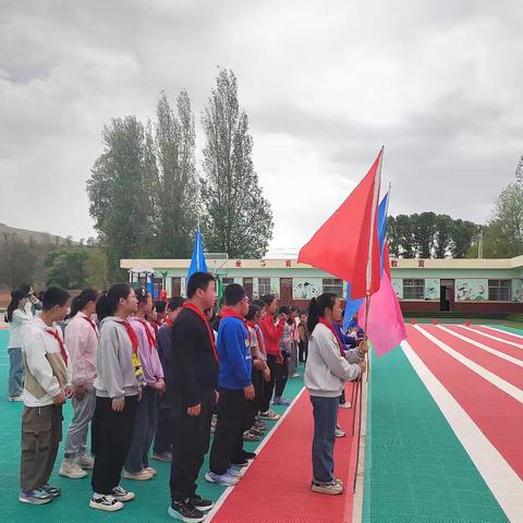 热血拼搏展风采 趣味竞技扬活力 ----梁原学区杜家沟小学开展春季学期趣味运动会
