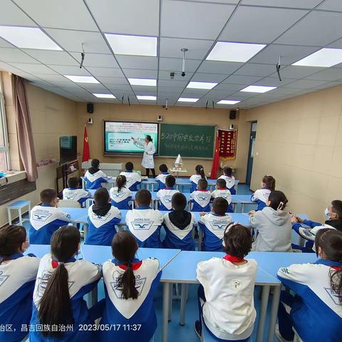 三台南社区卫生服务中心开展全国学生营养日“奶豆填营养少油更健康”主题宣传讲座