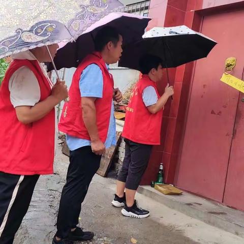 雨中坚守 雨后排查 风雨路上你我同行